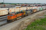 BNSF 4548 Brings in a big freight train with csx 2nd out!